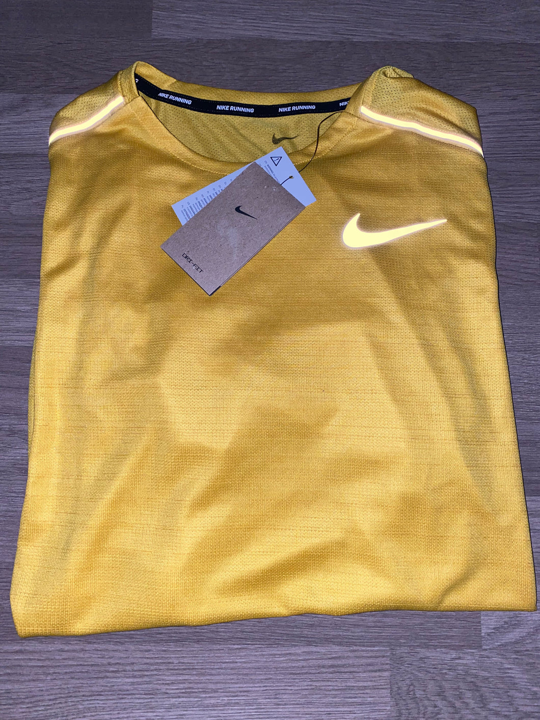 Nike miler 1.0 T-shirt in sulphur yellow