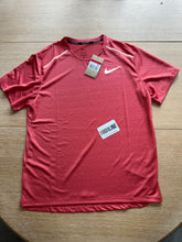 Load image into Gallery viewer, Nike miler 1.0 T-shirt in adobe
