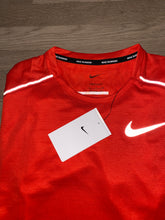 Load image into Gallery viewer, Nike miler 1.0 in chile red
