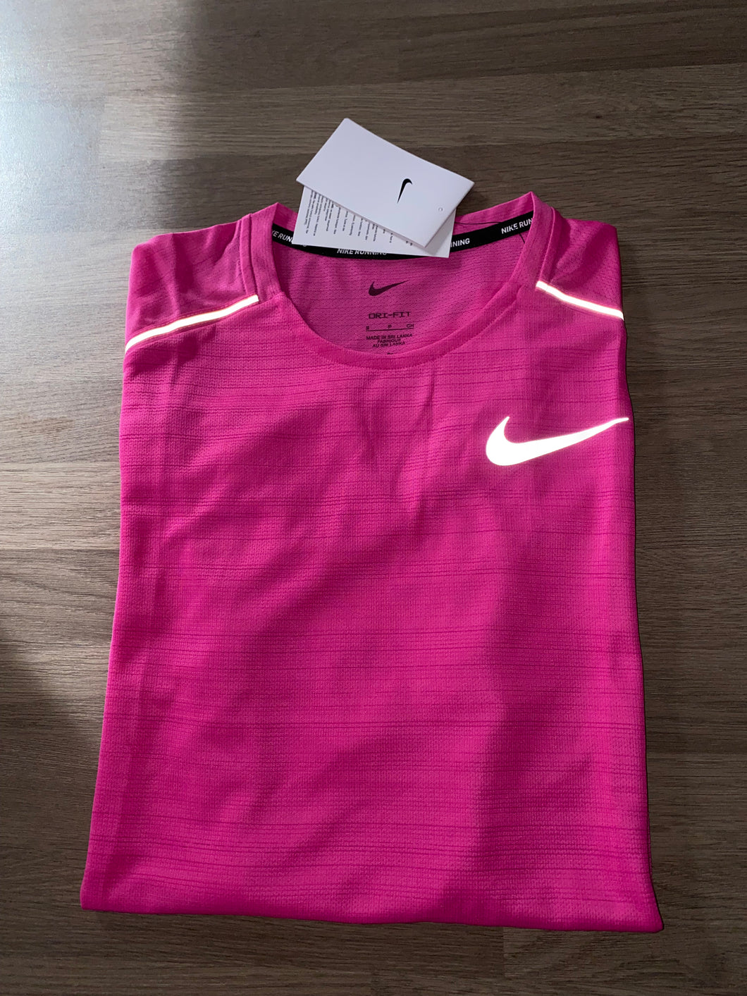 Nike miler 1.0 T-shirt in fuchsia pink/hyper pink