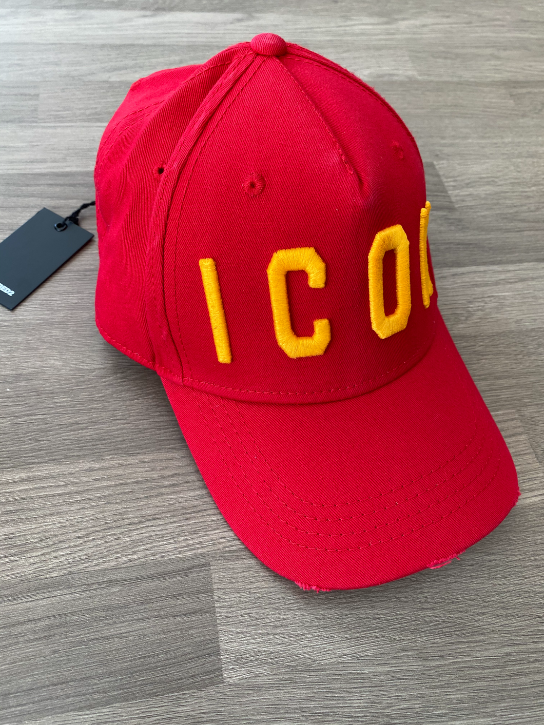 Dsquared2 ICON distressed red cap